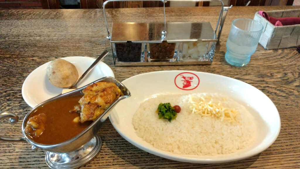 さいたま市にある欧風カレーgiiのチキンカレー