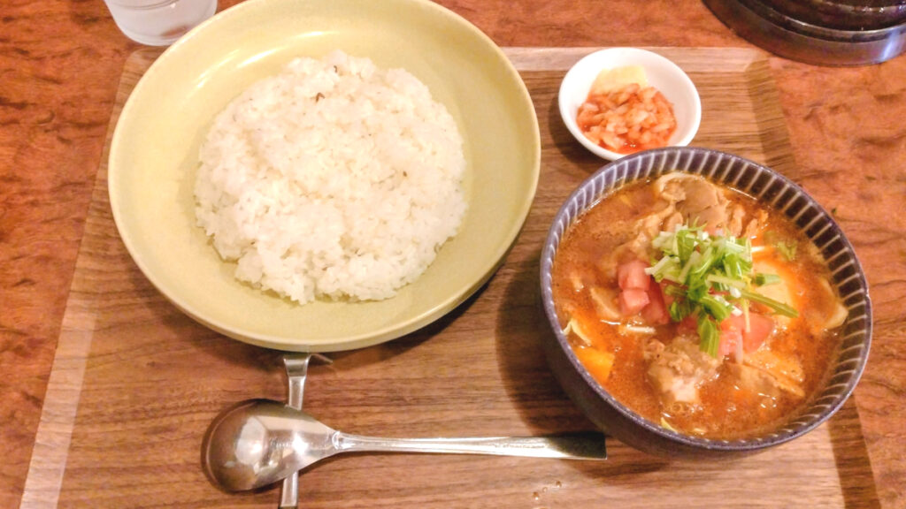 神保町パンチマハルのチキンカレー