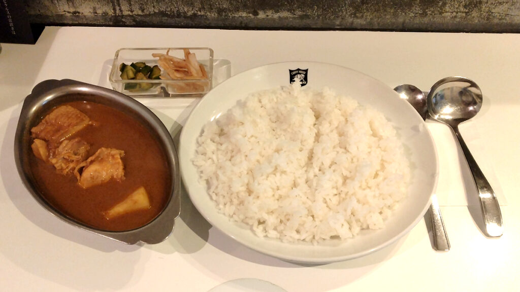 柏ボンベイのチキンカレー