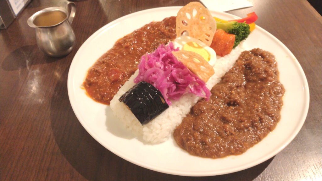 スープカレー屋 鴻 神田駿河台店 黒毛和牛2種の無水チーズキーマカレー