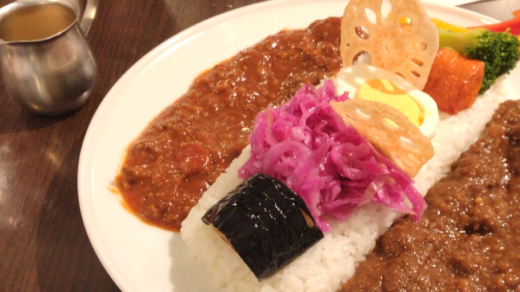 スープカレー屋 鴻 神田駿河台店の黒毛和牛2種の無水チーズキーマカレー