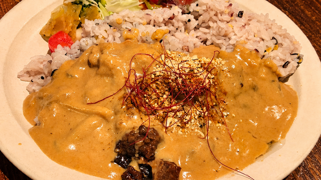 三月の水「無水ココナッツ和牛牛すじカレー」