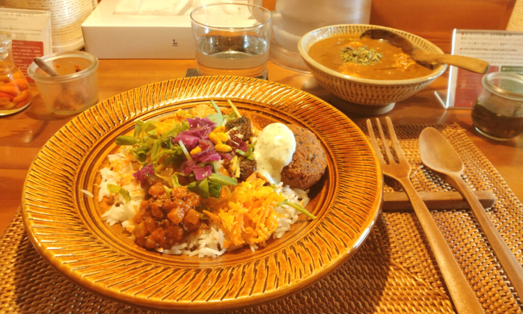 文京区湯島のホンカトリーで提供されたチキンカレー