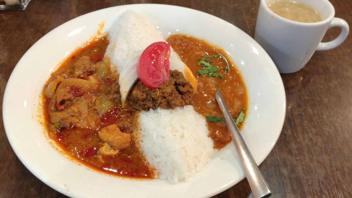 トプカの盛り合わせC（キーマカレーと印度ポークカレー）