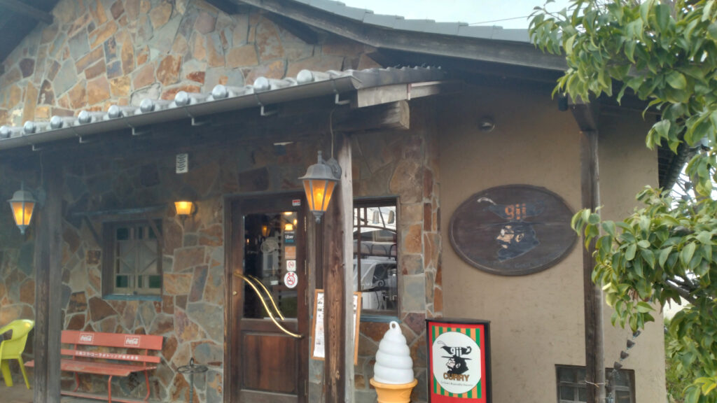 giiの外観|山小屋風で入りやすい欧風カレー店(さいたま市見沼区)