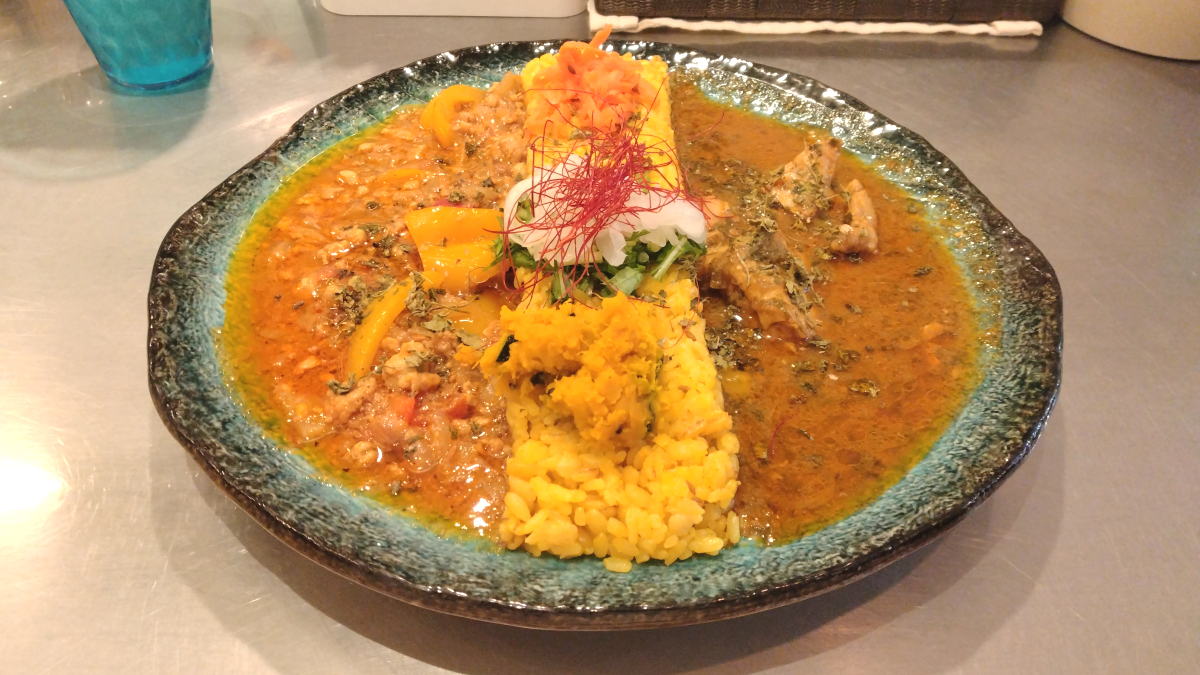 スパイシーカリー銀座半月のあいがけカレー